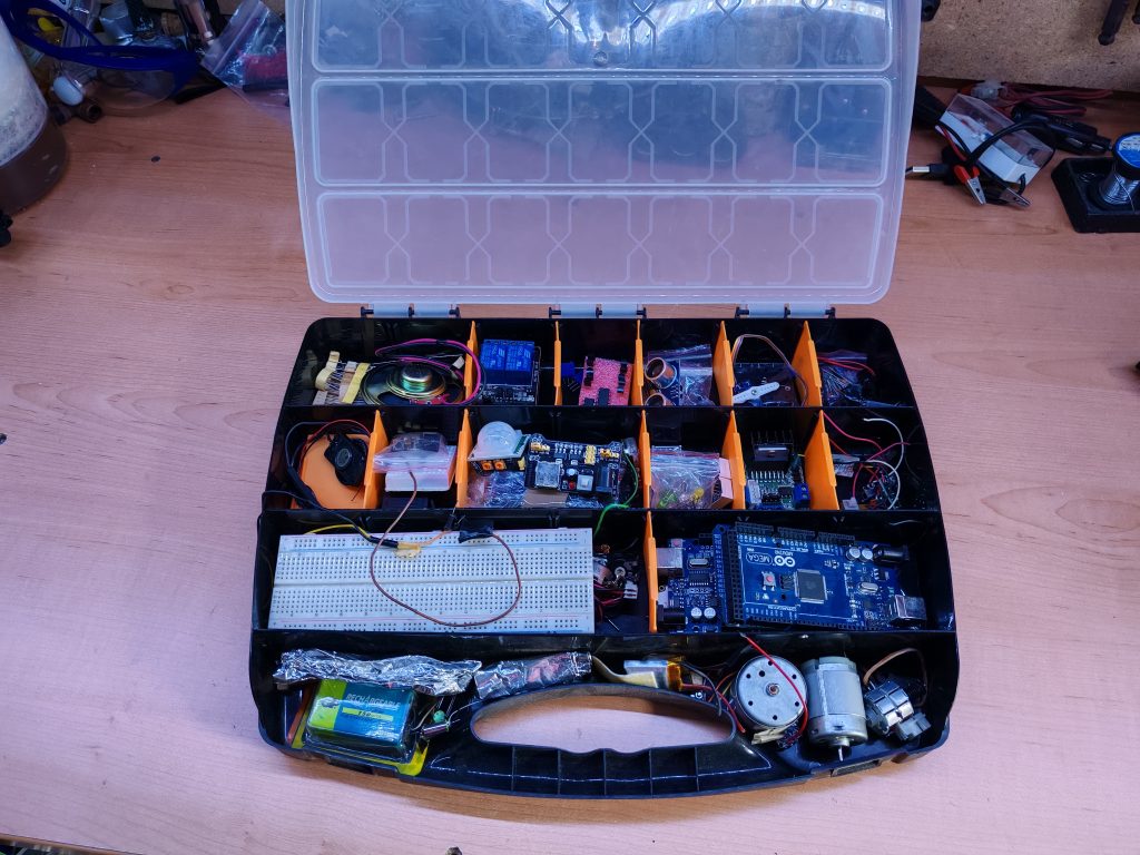 Kit maker